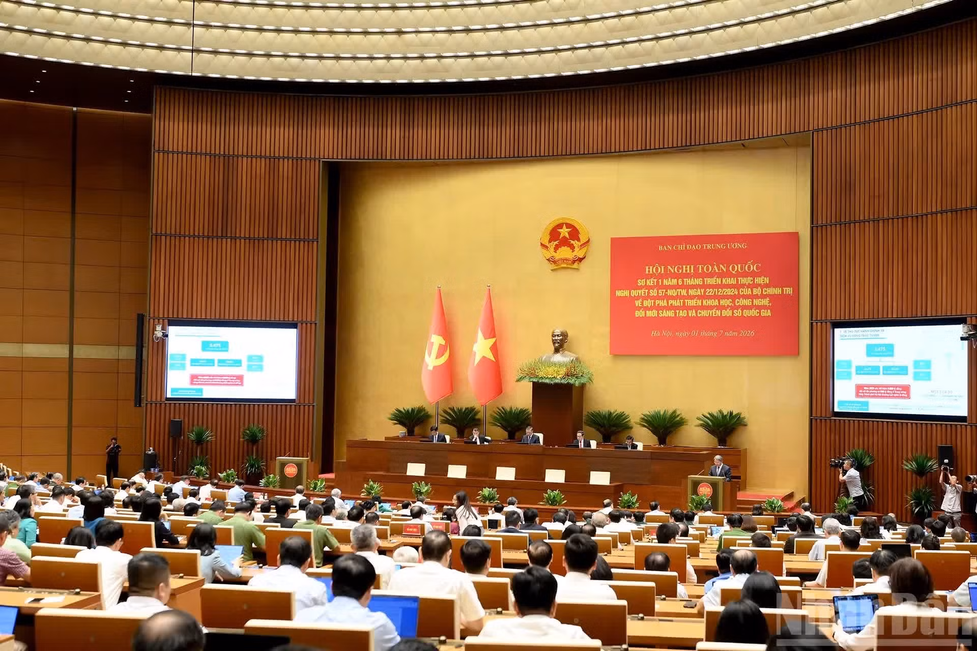 Conférence nationale consacrée au bilan de dix-huit mois de mise en œuvre de la Résolution n°57-NQ/TW du Bureau politique, adoptée le 22 décembre 2024, sur les avancées en matière de développement scientifique et technologique, d'innovation et de transformation numérique nationale.