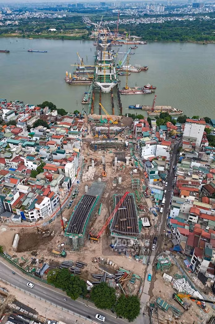 Le projet du pont Tran Hung Dao, l’un des grands chantiers d’infrastructures routières de Hanoï, représente un investissement de plus de 16 200 milliards de dôngs. Long d’environ 4,18 km, il reliera le carrefour Tran Hung Dao–Tran Thanh Tong à la rue Nguyen Son, sur la rive de Long Bien.