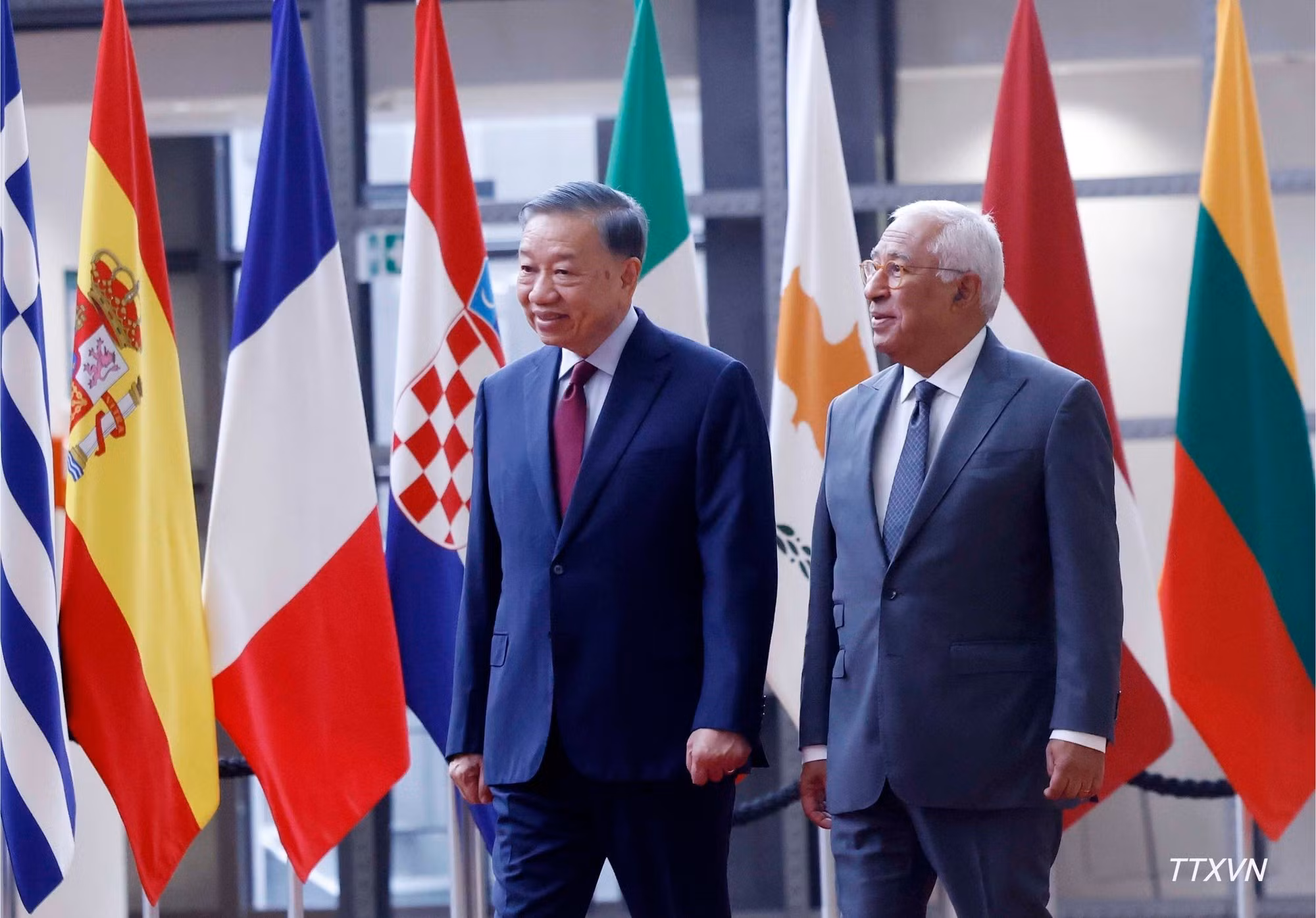 Le secrétaire général du Parti communiste du Vietnam et président vietnamien, To Lam, et le président du Conseil européen, António Costa. (Photo : VNA)