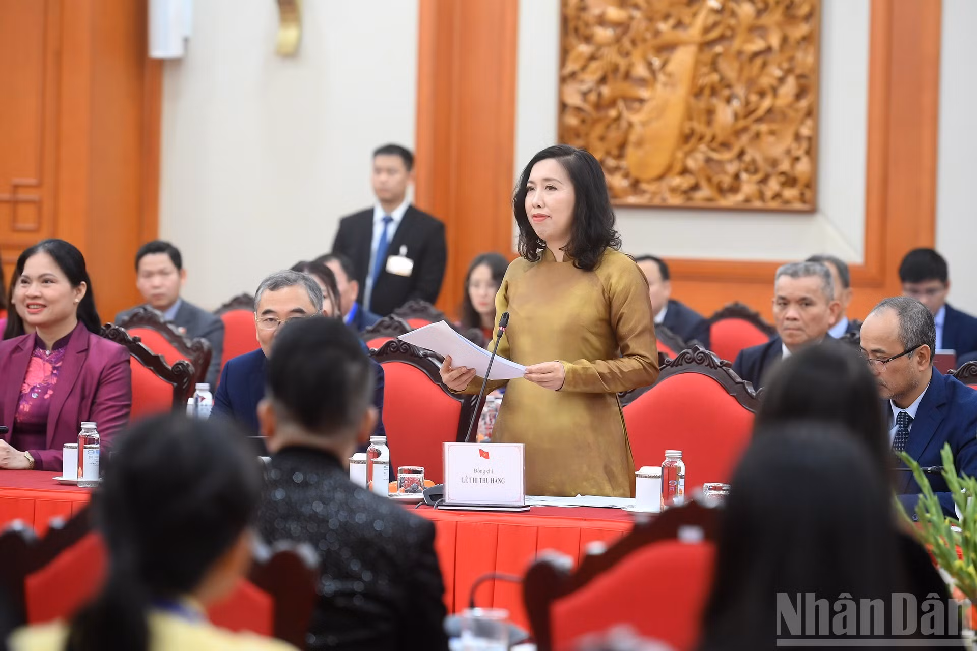 La vice-ministre des Affaires étrangères, Le Thi Thu Hang, prend la parole lors de la rencontre.