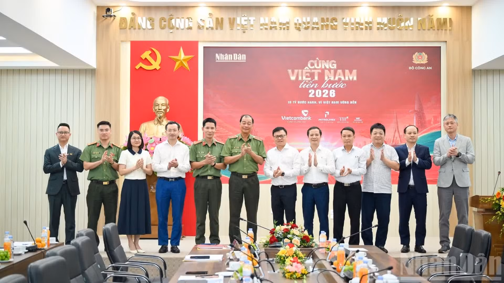 Les délégués présents à la cérémonie de lancement de la marche nationale « Avançons avec le Vietnam » 2026.