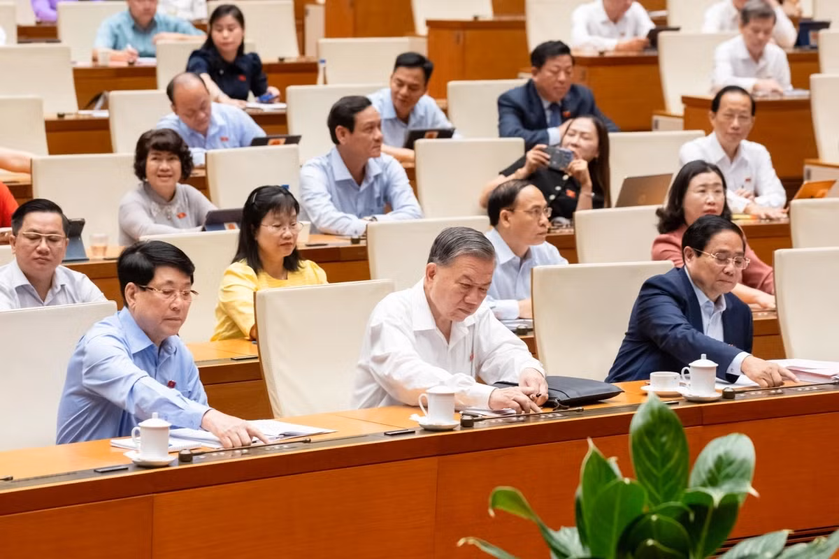quoc-hoi-thong-qua-nghi-quyet-sua-doi-hien-phap-2013-tai-ky-hop-thu-9-1.png