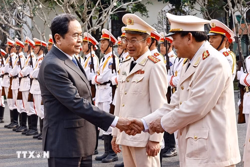 chu-tich-quoc-hoi-tran-thanh-man-tham-va-chuc-tet-luc-luong-cong-an-thanh-pho-can-tho-7817579.jpg