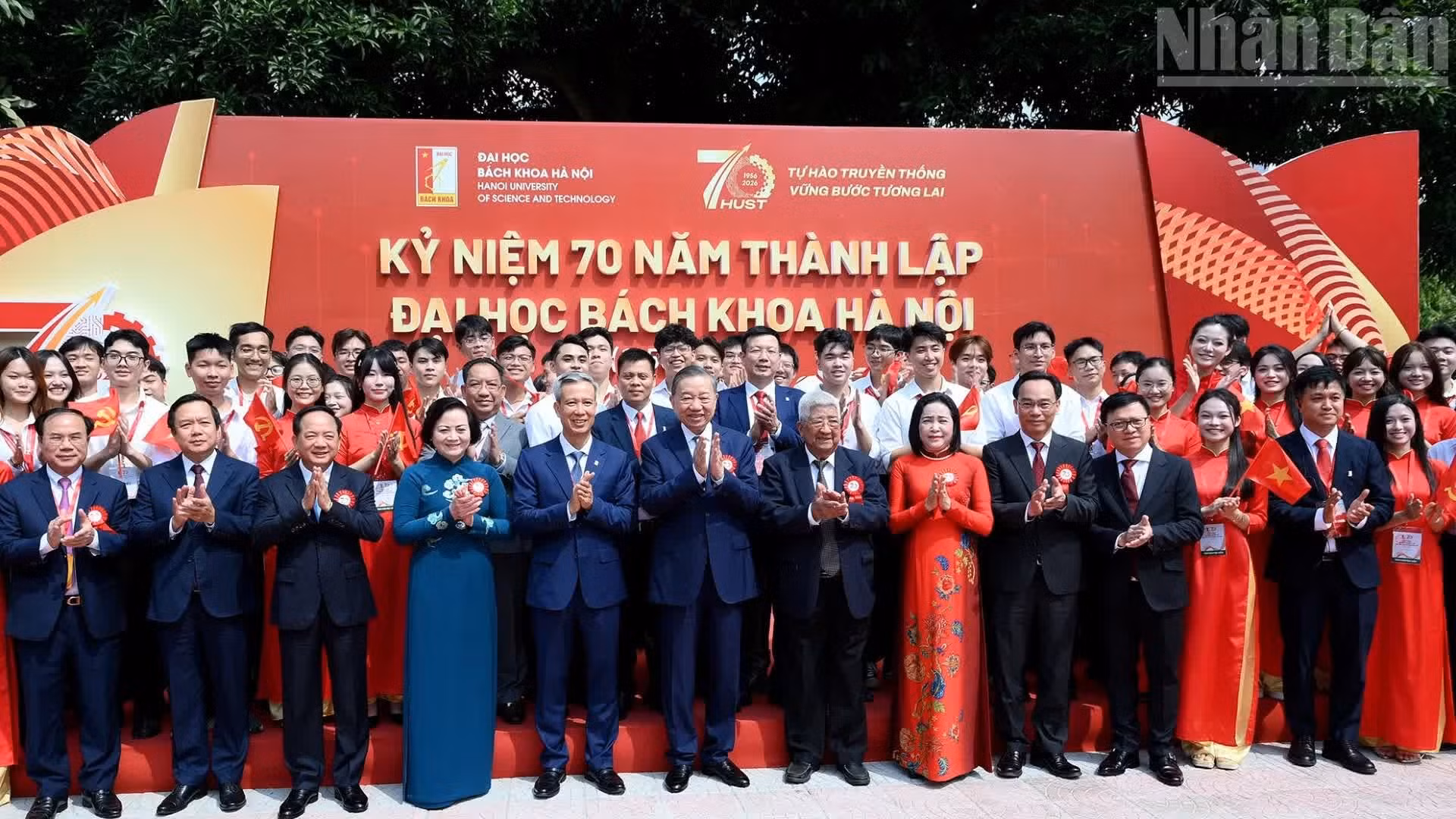 Le secrétaire général du Parti communiste du Vietnam et président de la République, To Lam, et les délégués assistent à la cérémonie célébrant le 70ᵉ anniversaire de la fondation de l'Institut polytechnique de Hanoï et à la remise de l’Ordre du Travail de première classe à l’établissement. Photo : Dang Khoa.