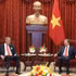 Le secrétaire général du Parti communiste du Vietnam et président de la République To Lam (à droite) et le secrétaire général du Mouvement de la gauche unie (MIU) de la République dominicaine, Miguel Mejía, à Hanoï, le 26 octobre. Photo : VNA.