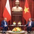 Le secrétaire général du PCV et président de la République, To Lam (à droite) et le Premier ministre polonais Donald Tusk, à Hanoi, le 26 octobre. Photo : VNA.