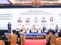 Mme Tran Ha My (première à droite) participe à la Conférence de dialogue politique de haut niveau sur les nouveaux modèles de croissance, l’innovation et les villes mondiales, en juillet 2026 à Da Nang, au Centre du Vietnam. Photo : VNA.