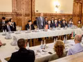 Les délégations des provinces de Tay Ninh et de Thanh Hoa rencontrent les autorités de la ville de Kaposvár. Photo : Ambassade du Vietnam en Hongrie.