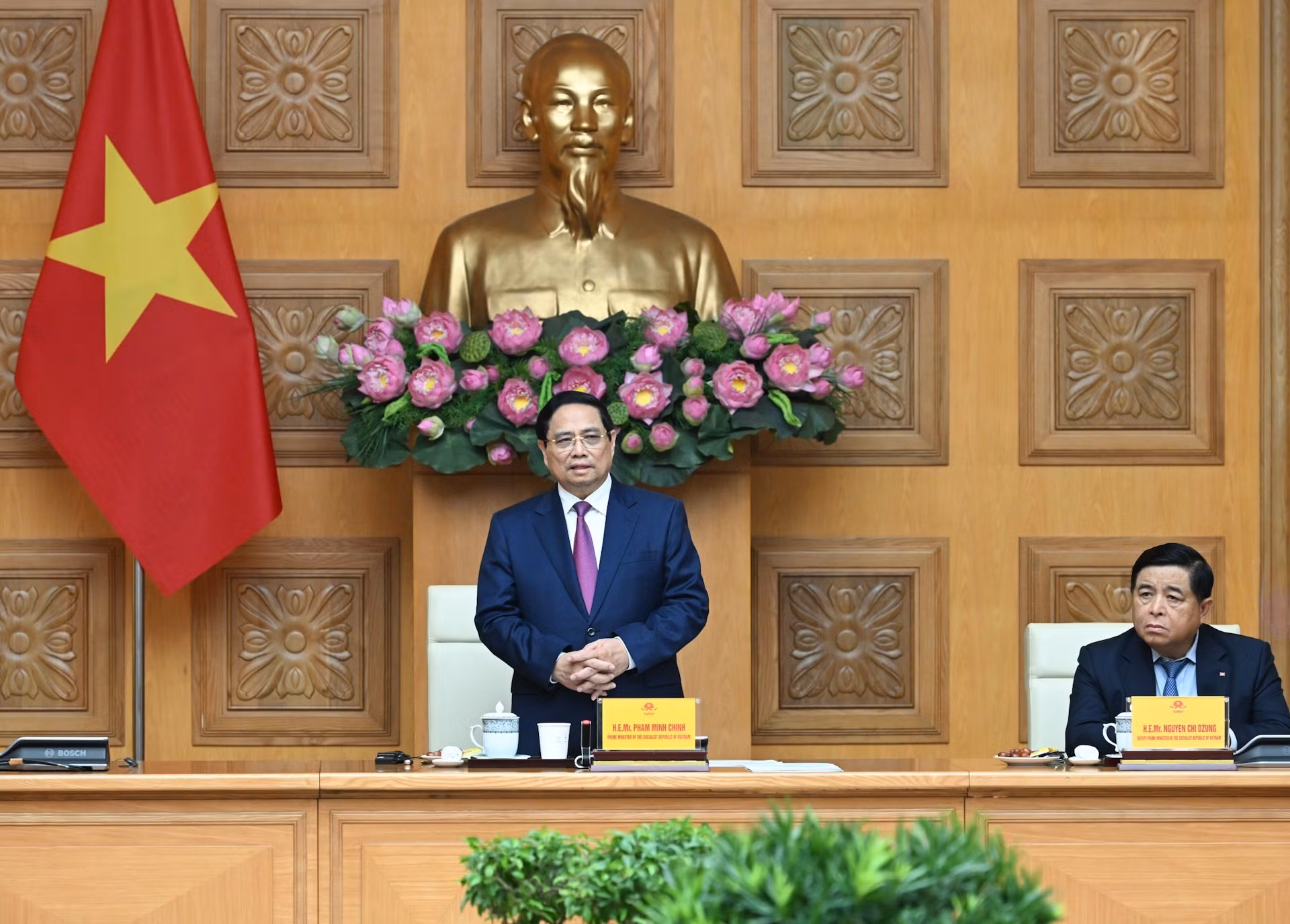 Le Premier ministre Pham Minh Chinh préside une séance de travail avec la délégation de l’Association mondiale des semi-conducteurs (SEMI).
