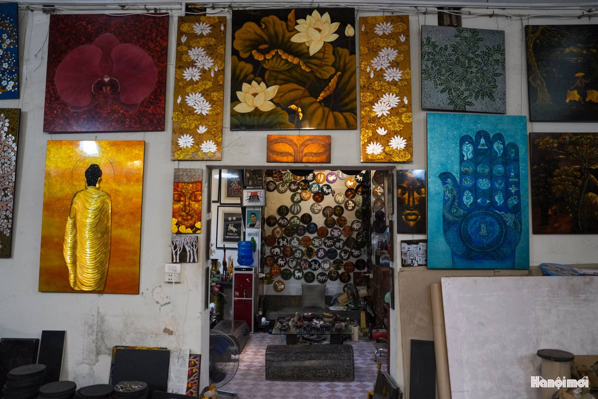 Actuellement, des ateliers de découverte de la laque sont également expérimentés dans plusieurs autres foyers du village de Ha Thai. Photo : hanoimoi.vn