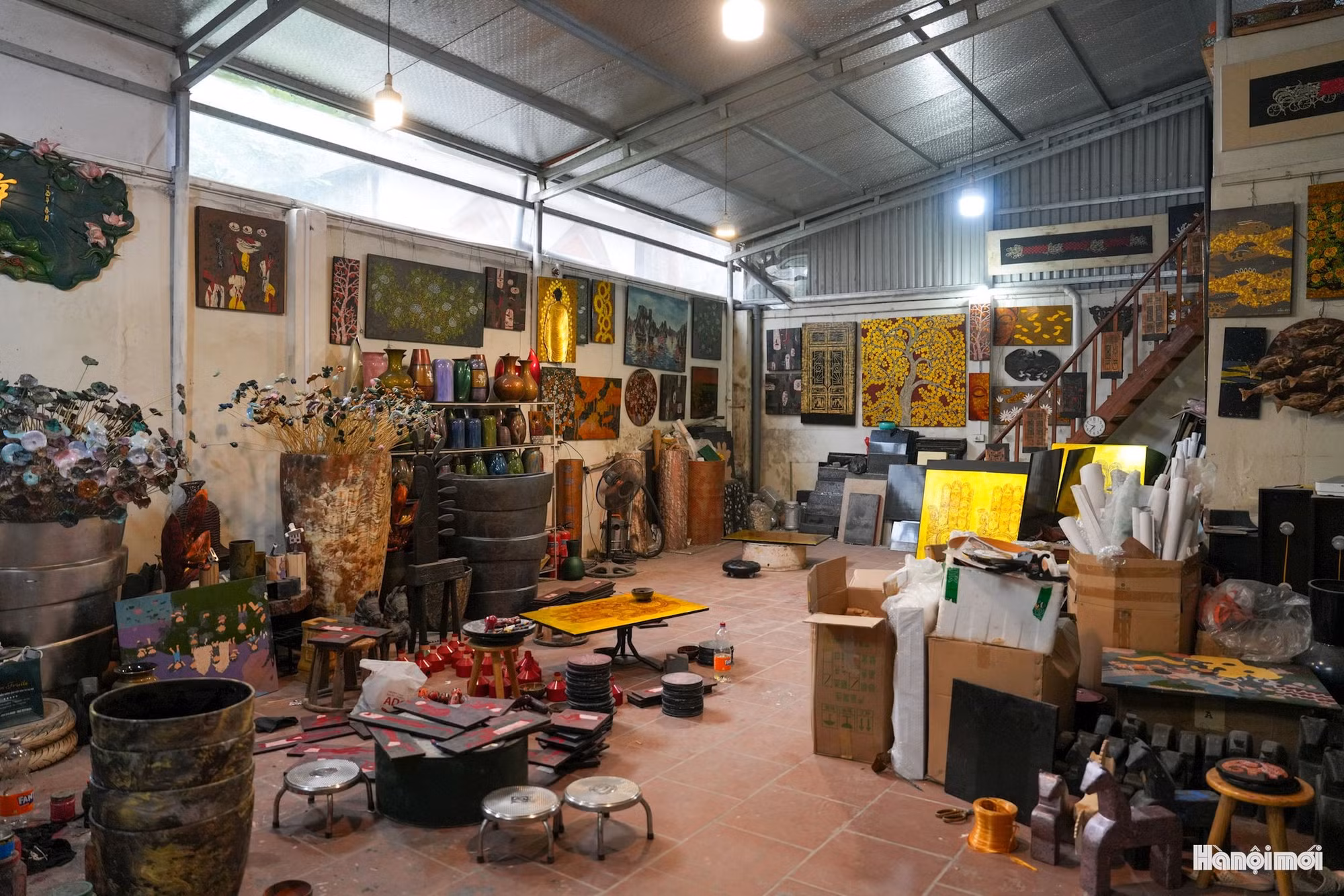 Le village de la laque de Ha Thai, dans la commune de Hong Van, est l’un des centres de production de laque les plus anciens et les plus réputés de la capitale. Il préserve un savoir-faire artisanal d’excellence, profondément ancré dans l’identité nationale. Photo : hanoimoi.vn