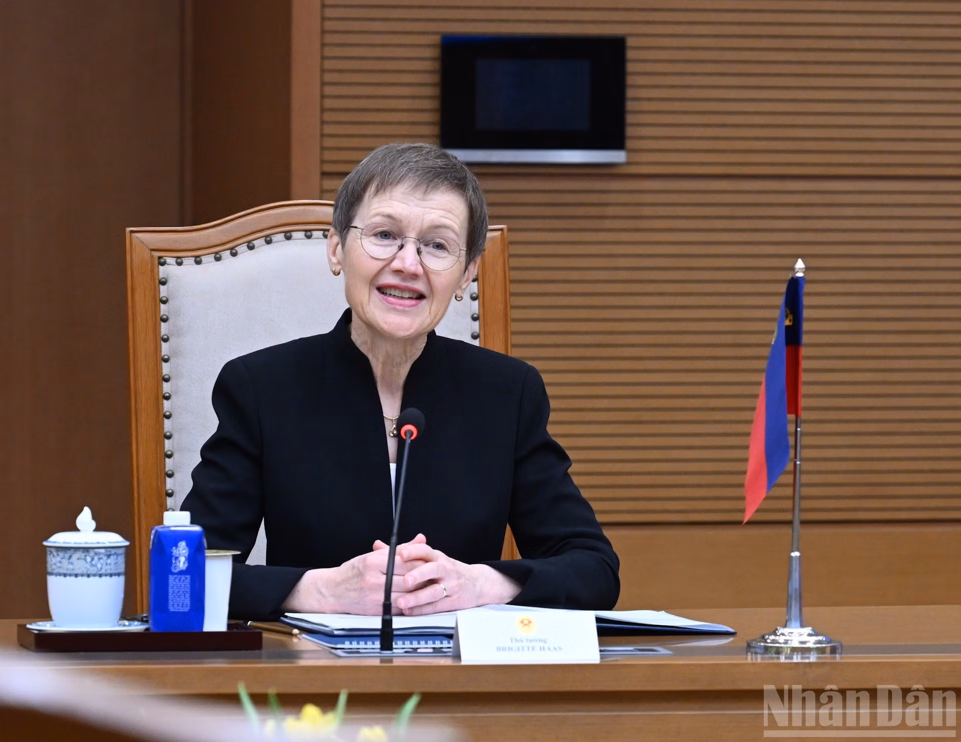 La Première ministre du Liechtenstein, Brigitte Haas, prend la parole lors de l’entretien. Photo : NDEL
