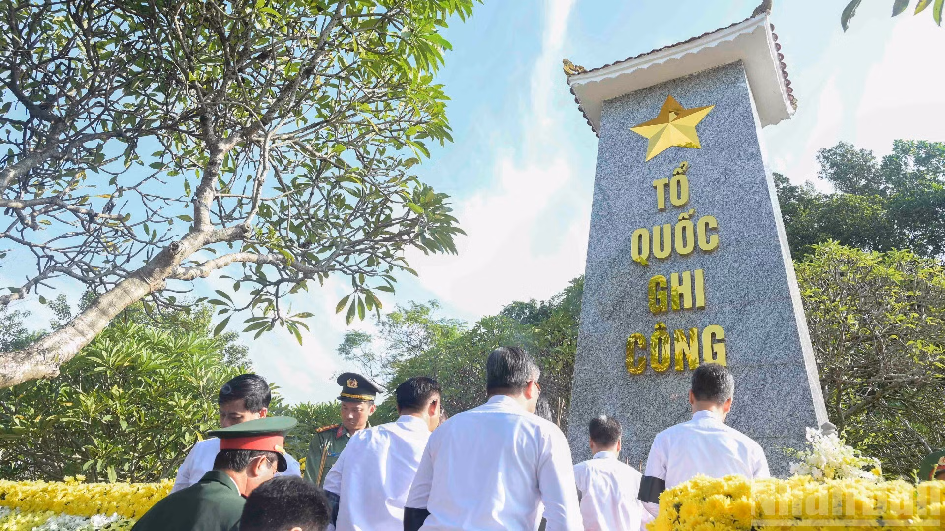 Leurs noms, leurs exploits et leur sacrifice resteront à jamais gravés dans la mémoire de la Patrie et du peuple, devenant une source de force morale pour les générations présentes et futures qui poursuivront l’œuvre d’édification et de défense ferme de la Patrie.