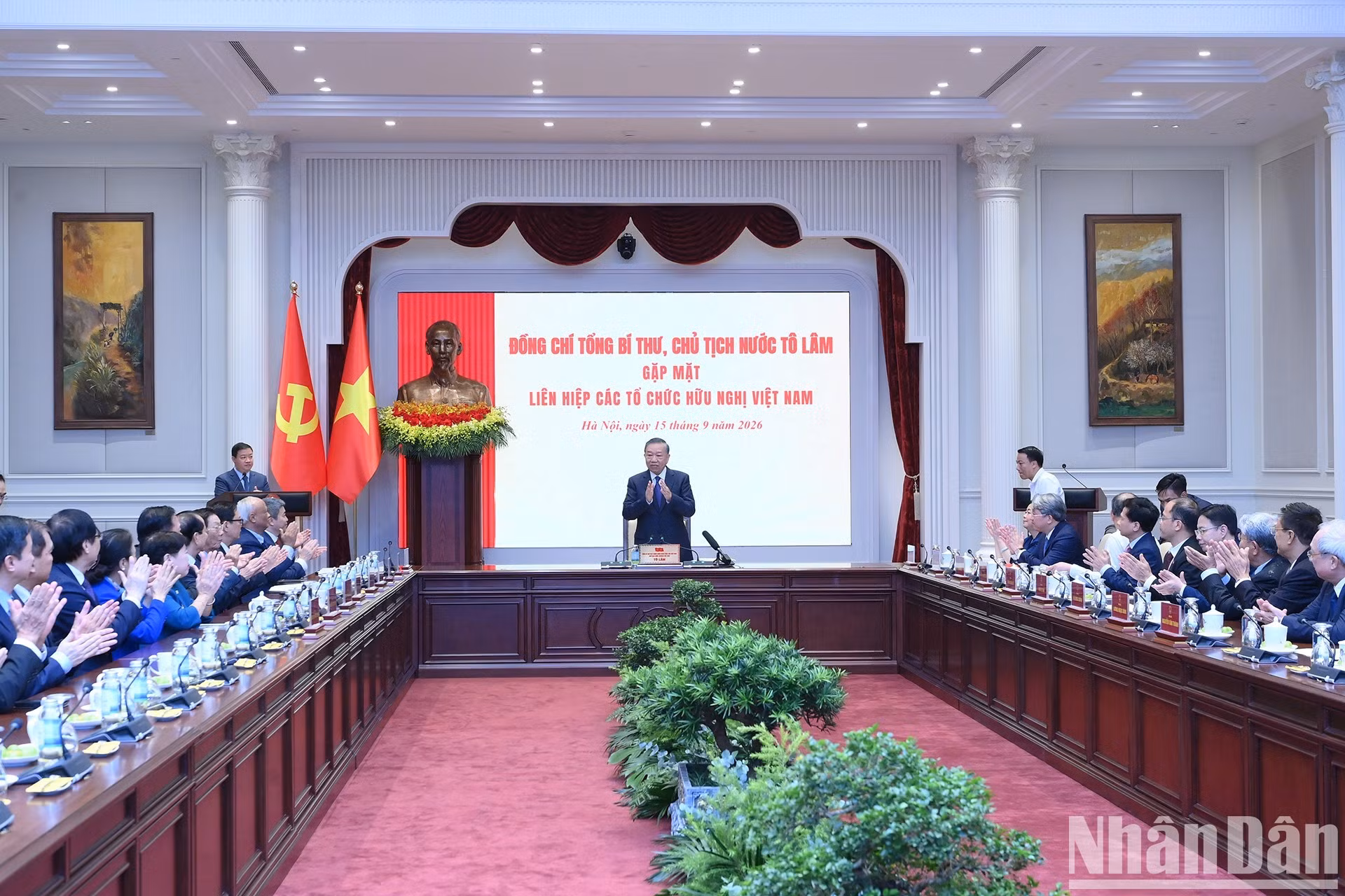 Le secrétaire général du Parti et président de la République To Lam préside la rencontre avec les représentants du Comité exécutif de l’Union des organisations d’amitié du Vietnam du 7e mandat.