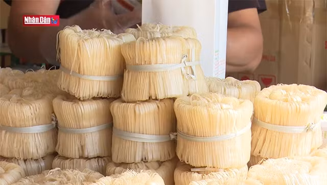 Les nouilles de riz Chu, une spécialité délicieuse du district de Luc Ngan