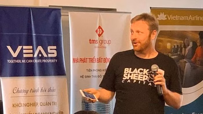 Dan Gavel, président du fonds d’investissement australien Black Sheep, lors du séminaire. Photo : VNA.