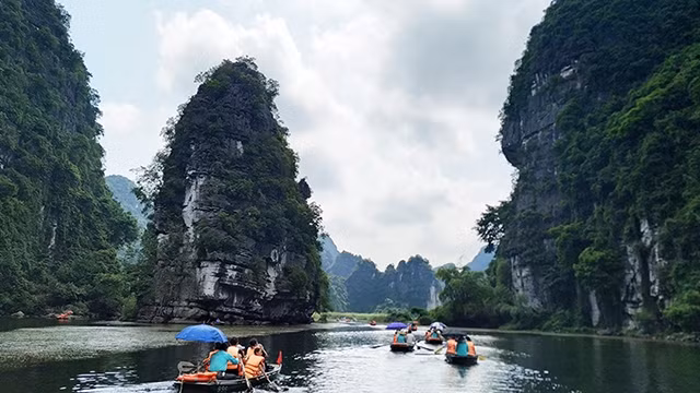 Le complexe écotouristique de Tràng An est considéré comme la baie de Ha Long terrestre. Photo : NDEL.