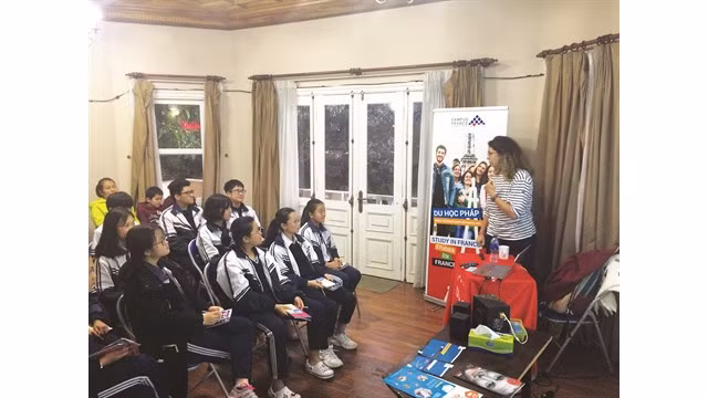 Cours de français au sein de la Maison de la francophonie de Dà Lat. Photo : CFDL/CVN.