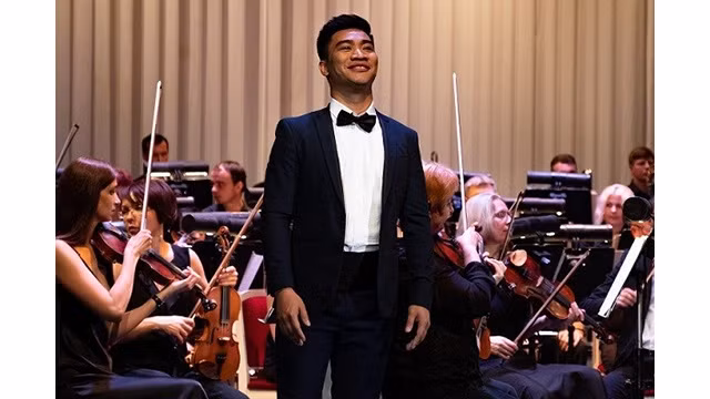 Nguyên Khac Hoa - un chanteur d’opéra, originaire de Quang Binh à l'opéra Saratov. Photo : baoquocte.vn