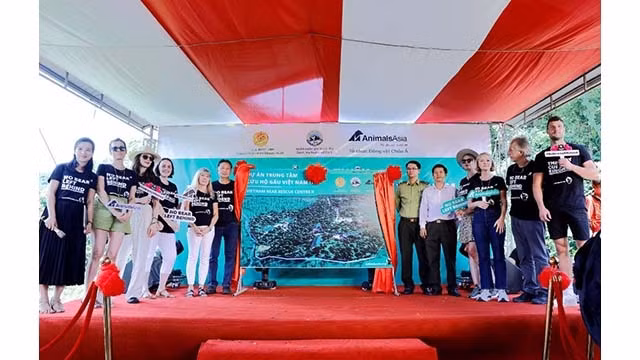Cérémonie pour présenter le 2e Centre de protection des ours du Vietnam dans le parc national de Bach Ma. Photo : NDEL