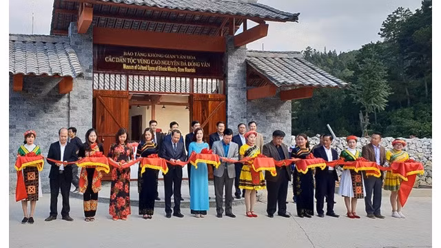 La cérémonie d'inauguration du Musée de l’espace culturel des ethnies minoritaires du plateau calcaire de Dông Van. Photo: http://toquoc.vn