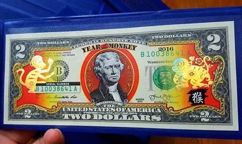 Le billet de 2 dollars imprimé à l’image du singe doré coûte 500.000 dôngs. Photo: CVN.