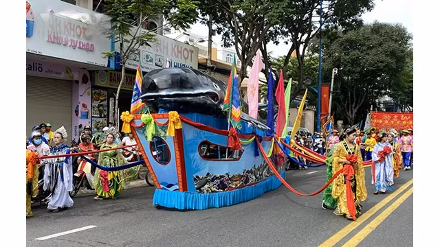 La fête Nghinh Ông à Vung Tàu est l’un des événements culturels qui attirent beaucoup de touristes. Photo : 