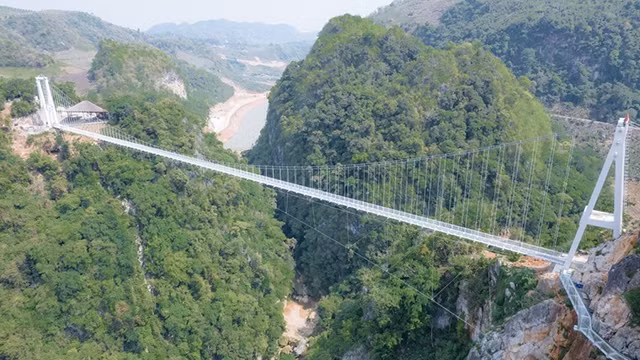 Le pont en verre Bach Long. Photo : vnexpress.net