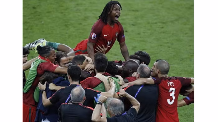 Eder célèbre son but. Photo: Reuters.
