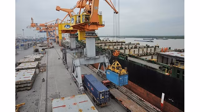 À la première quinzaine d'octobre, le chiffre d'affaires à l’import-export du pays a atteint plus de 500 milliards de dollars. Photo : congthuong.vn