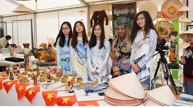Un coin du pavillon vietnamien lors du Festival francophone tenu les 23 et 24 mars à Yèbles en France. Photo : NDEL. 