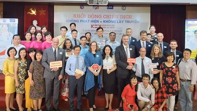 Cérémonie de lancement de la campagne nationale de prévention du VIH / sida, le 22 octobre à Hanoi. Photo : suckhoedoisong.vn.