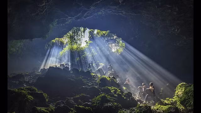 À la découverte de la plus longue grotte d'Asie du Sud-Est dans la province de Dak Nông. Photo : Journal Công thuong.