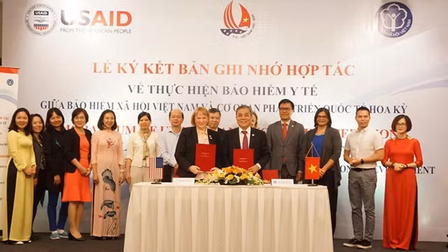 La cérémonie de signature. Photo : https://vneconomy.vn/