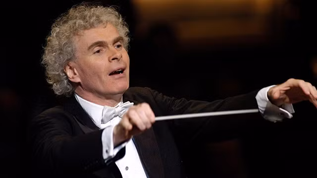 Sir Simon Rattle, chef d’orchestre talentueux de l'Orchestre symphonique de Londres. Photo: VNA