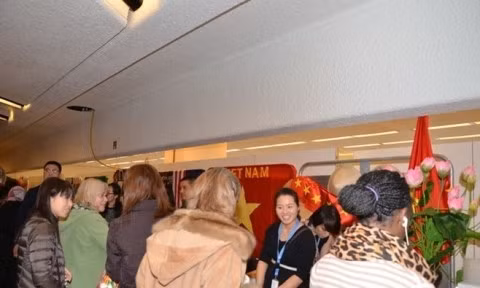 Le stand du Vietnam à la Foire internationale de charité de l'ONU à Genève, en Suisse. Photo: VNA.