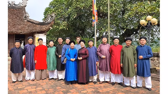 La promotion de l'ao dài traditionnel à l’espace dans le vieux quartier de Hanoi du Club de Dinh Lang Viêt. Photo : Journal Hanoimoi.