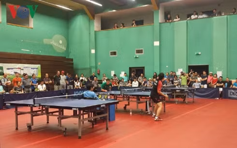 Un match de ce tournoi d’amitié du ping-pong. Photo: VOV.