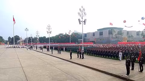 Meeting, parade militaire et défilé en l'honneur de la Fête nationale du Vietnam à la place de Ba Dinh, le 2 septembre 2015. Photo: Dinh Thao/NDEL.