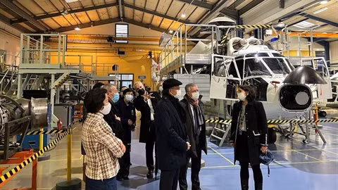 La délégation de l'Ambassade du Vietnam visite un atelier du groupe Airbus Helicopters. Photo : CVN.