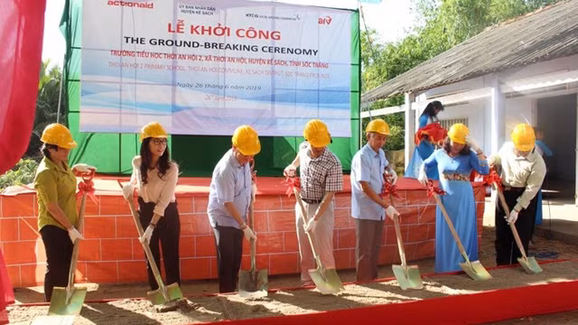 La cérémonie de mise en chantier de l’école primaire de Thoi An Hôi 2. Photo: Baomoi.com