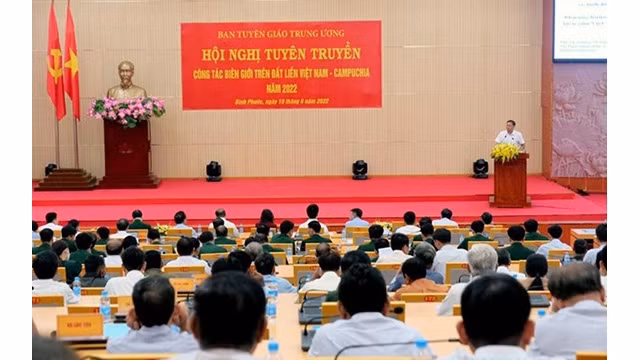 La conférence sur la communication sur le travail de frontière terrestre Vietnam - Cambodge à Binh Phuoc (au Sud). Photo : nhandan.vn