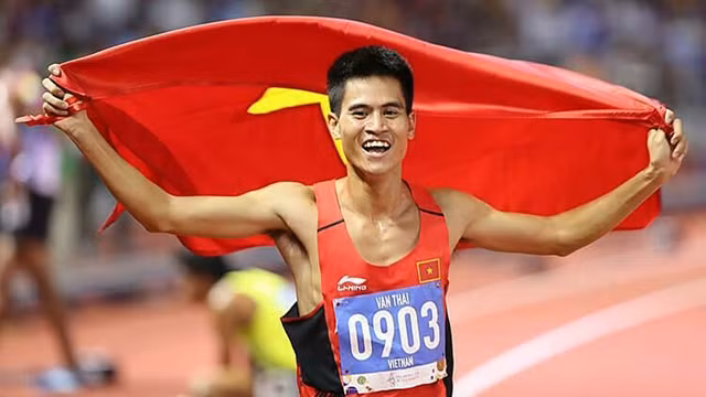 Duong Van Thai remporte l'or dans une course de 800 mètres. Photo : vnexpress.net.
