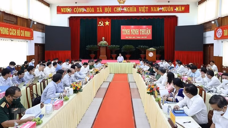 Séance de travail entre le Premier ministre Pham Minh Chinh et les autorités de la province de Ninh Thuân. Photo : NDEL.