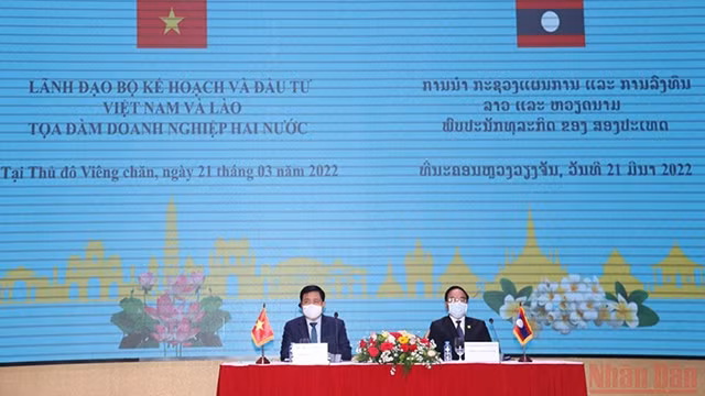 Le ministre du Plan et de l'Investissement du Laos, président du Comité de coopération Laos - Vietnam, Khamjane Vongphosy, lors d'un séminaire d'affaires Vietnam - Laos. Photo : VNA.