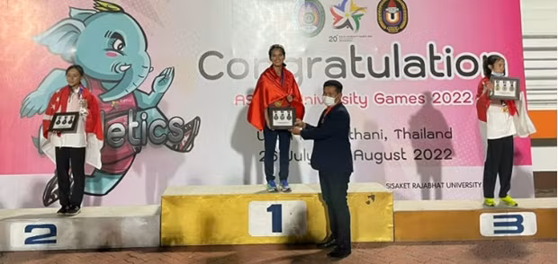Pham Thi Hong Le a décroché la médaille d'or en 10.000m féminin. Photo:thehtaovietnamplus.vn