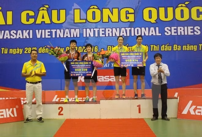 La paire Vu Thi Trang/Nguyên Thi Sen a remporté le double dames. Photo: VNA.