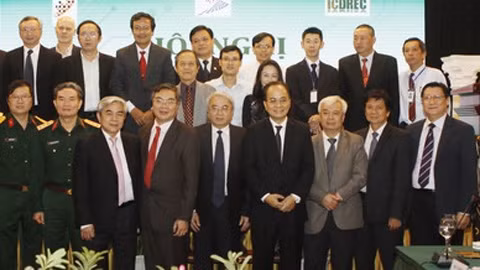 Les délégués prennent une photo ensemble. Photo: hochiminhcity.gov.vn.