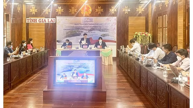 La vue générale de l'échange présentant le programme de réunion Gia Lai - Japon 2022. Photo : Journal Gia Lai.