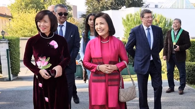 L’ambassadrice Lê Thi Tuyêt Mai, cheffe de la Mission permanente du Vietnam auprès des Nations Unies (à droite du premier rang). Photo : baoquocte.vn.